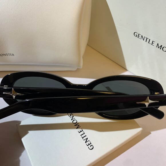 GENTLE MONSTER Black Oval Sunglasses main image 4